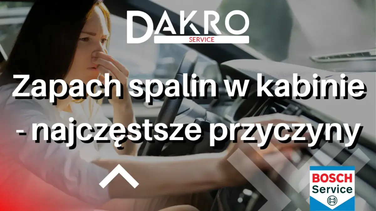 Kobieta w samochodzie czuje nieprzyjemny zapach spalin w kabinie. Najczęstsze przyczyny tego problemu.