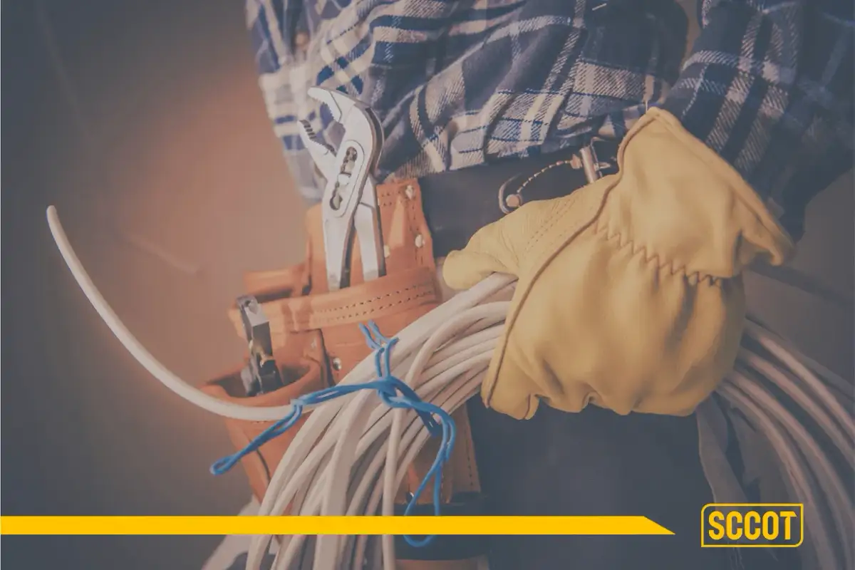 Ile zarabia elektryk miesięcznie? Zaskakujące różnice w wynagrodzeniach