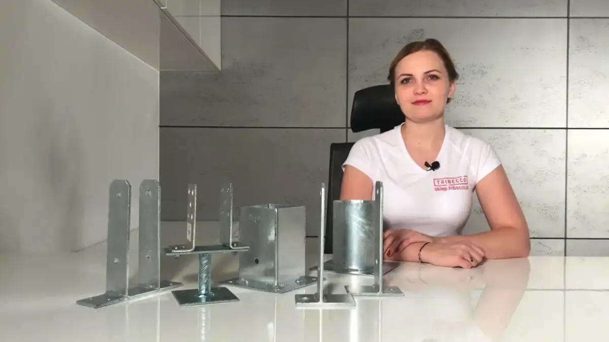 Kotwy do słupów drewnianych: Jak wybrać i zamontować bez błędów?