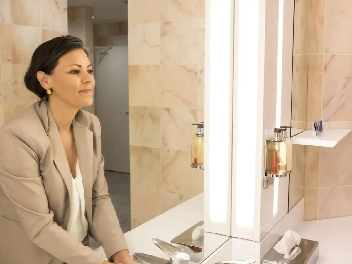 Jak sprawdzić czy lustro jest prawdziwe - proste metody na identyfikację