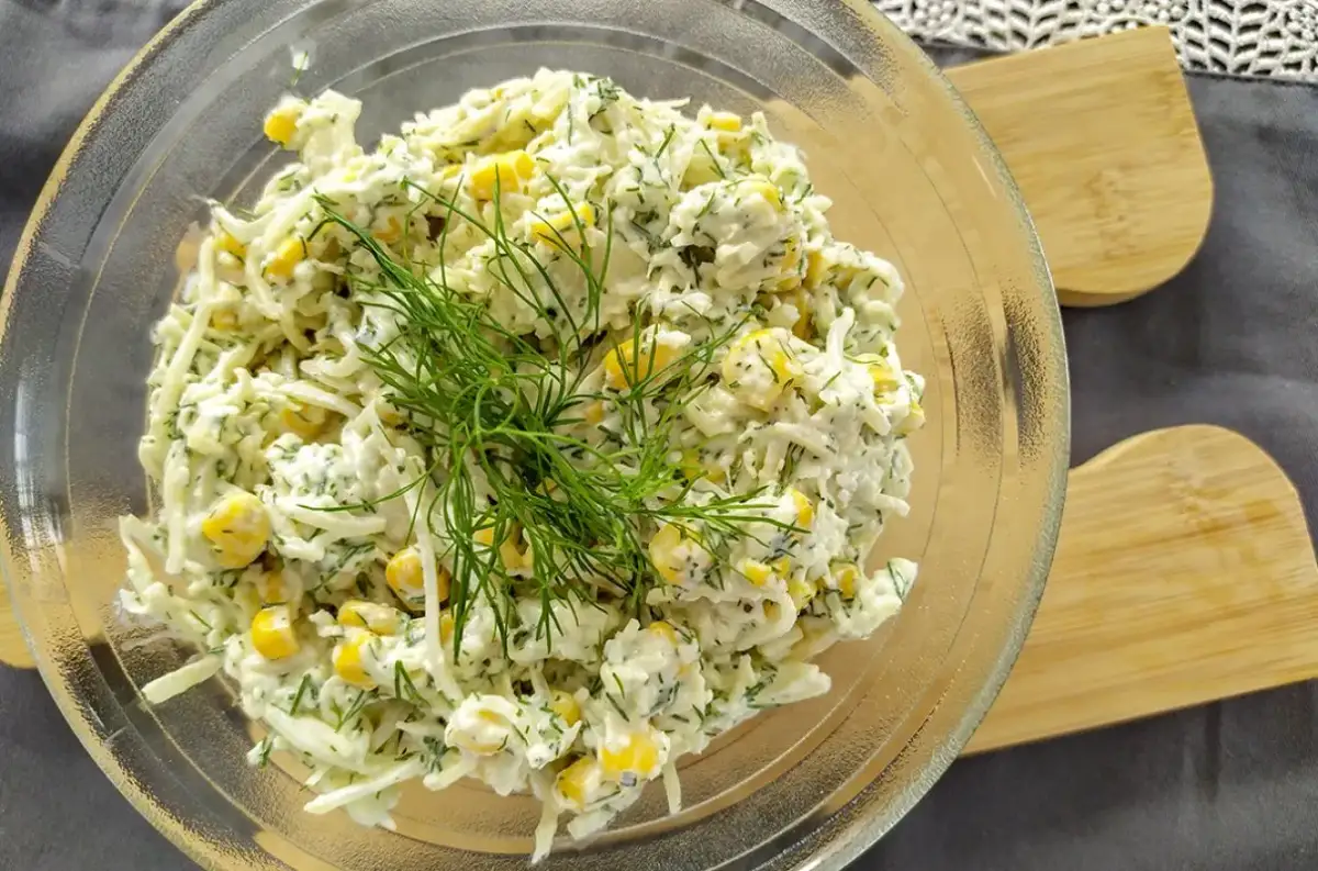 Sałatka z selera konserwowego: Nigdy więcej wodnistej! Przepis idealny