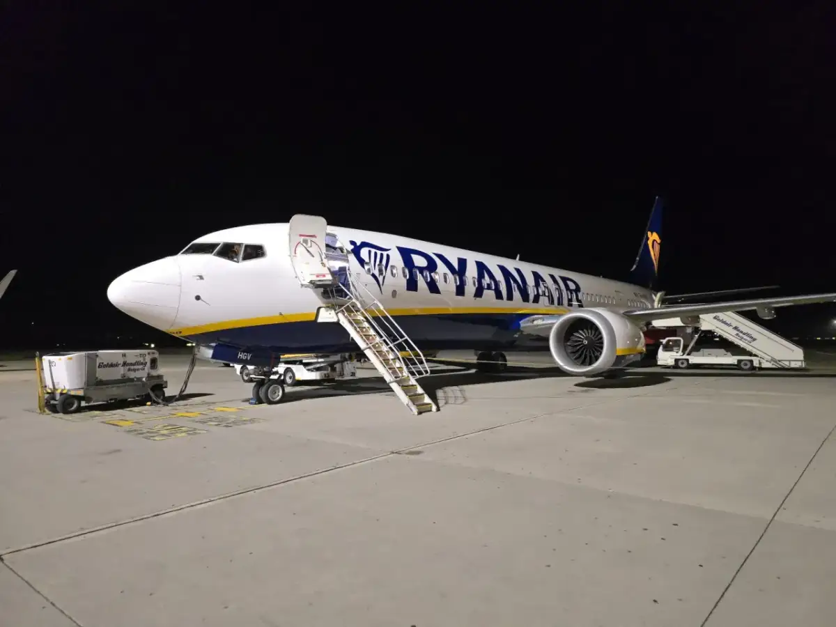 Ryanair bagaż 2026: Spakuj się sprytnie i unikaj ukrytych opłat!