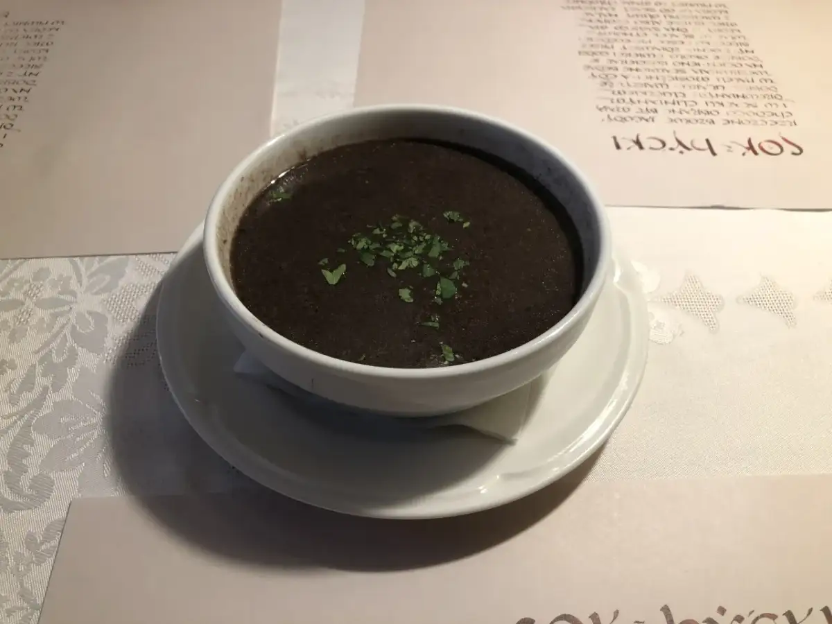 Gdzie zjeść czerninę w Poznaniu? Najlepsze restauracje i smaki