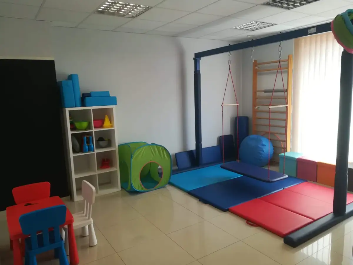 Na czym polega terapia integracji sensorycznej i jak może pomóc dziecku