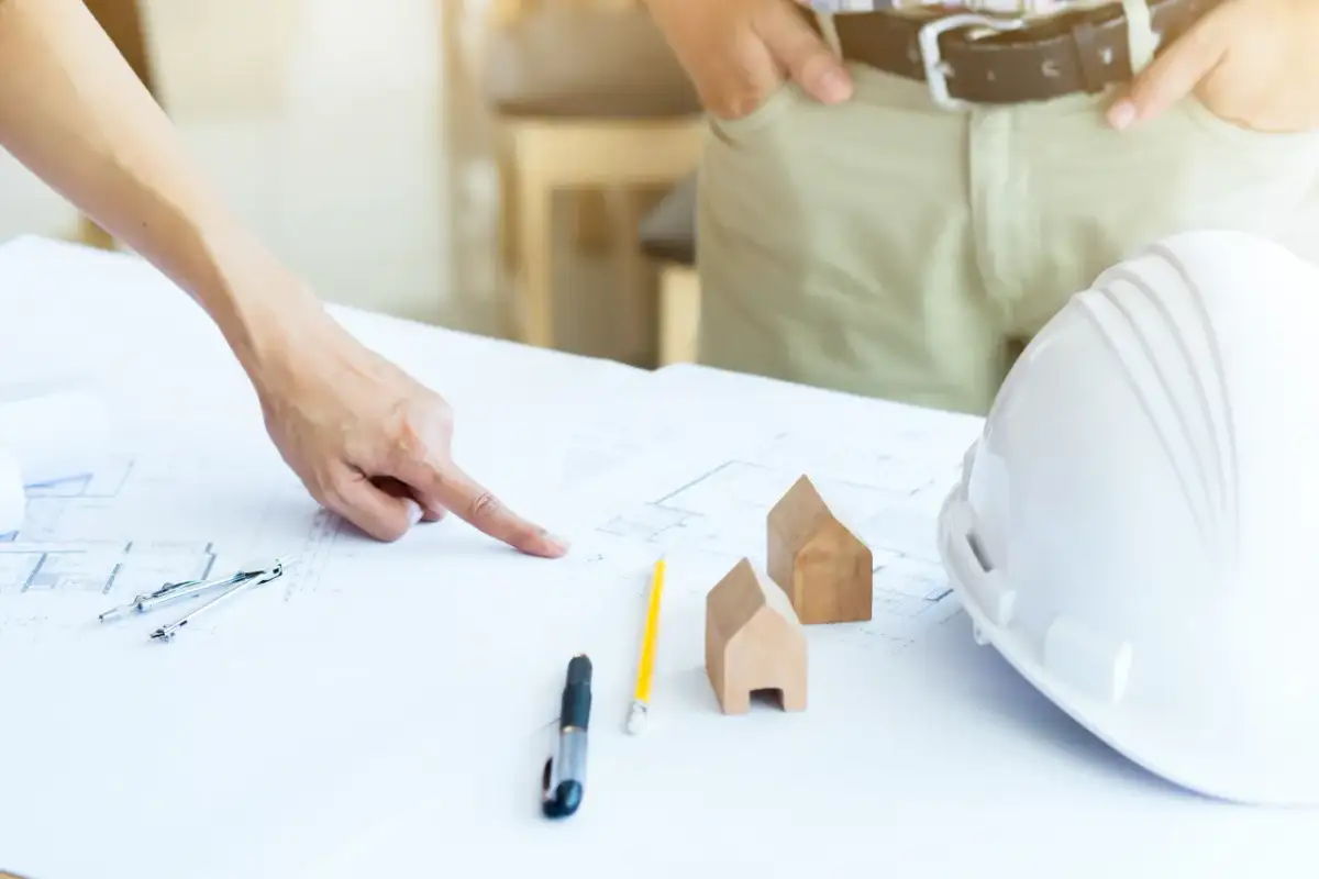 Działka, pozwolenia i logistyka – wyzwania i możliwości budowania poza granicami dużego miasta