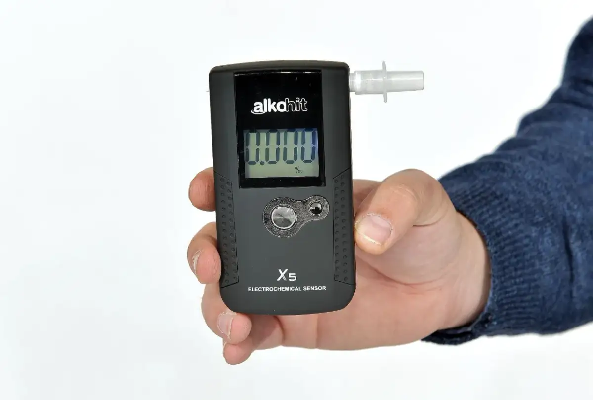 Alkomat: Kalibracja w 15 min czy 5 dni? Sprawdź, co wybrać!