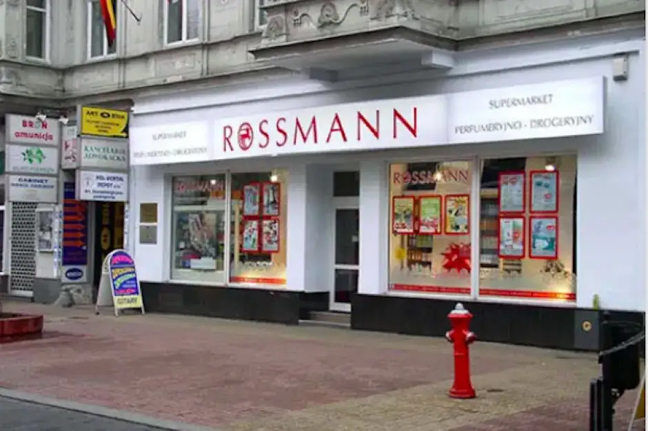 Pierwszy Rossmann w Polsce: historia, otwarcie i znaczenie dla rynku