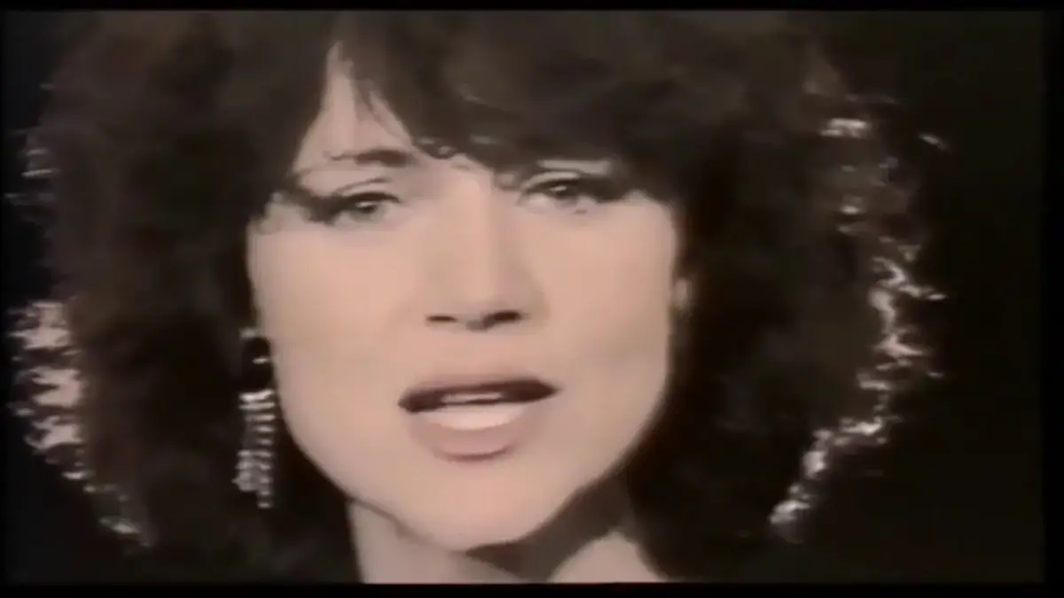 Kto śpiewa papierowy księżyc? Poznaj Halinę Frąckowiak i jej utwór