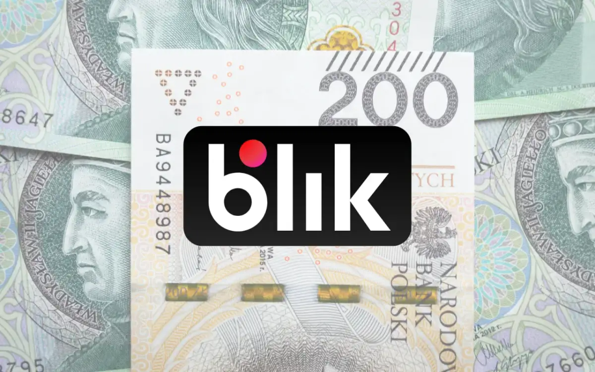 Jak zmienić limit dziecku w PeoPay? Logo Blik na tle banknotów 200 zł.