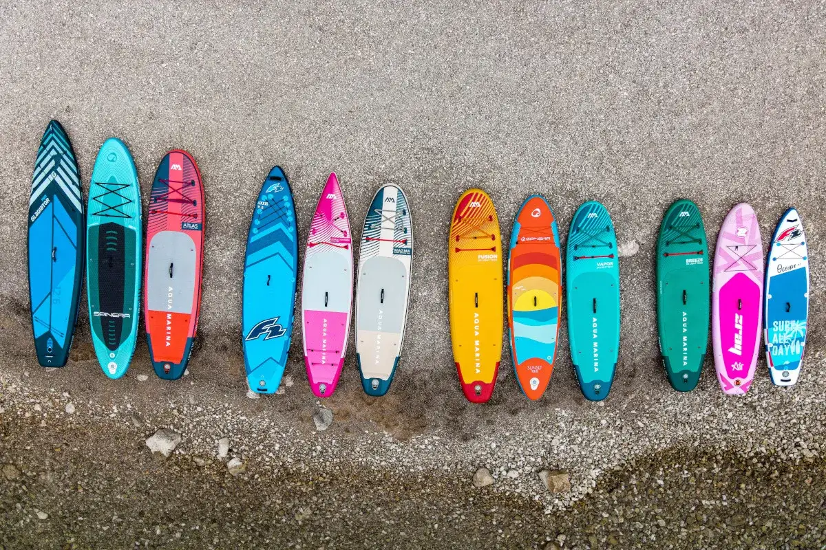 Dmuchana deska do pływania: Jak wybrać idealną? Poradnik