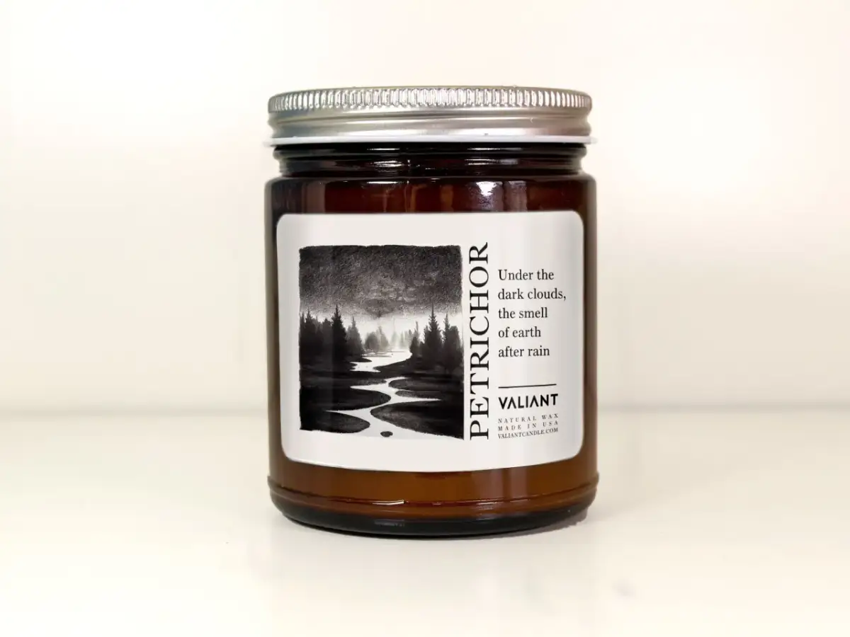 Świeczka o zapachu deszczu – wprowadź do swojego domu świeżość