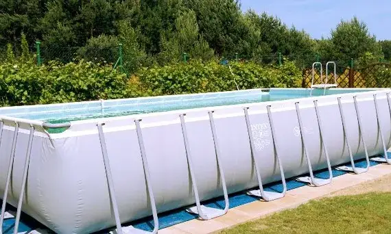Ile kosztuje basen ogrodowy? Sprawdź ceny i ukryte wydatki