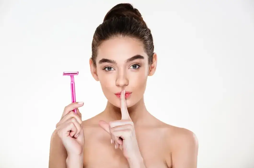 Jak skutecznie radzić sobie z krostkami po goleniu i uniknąć podrażnień