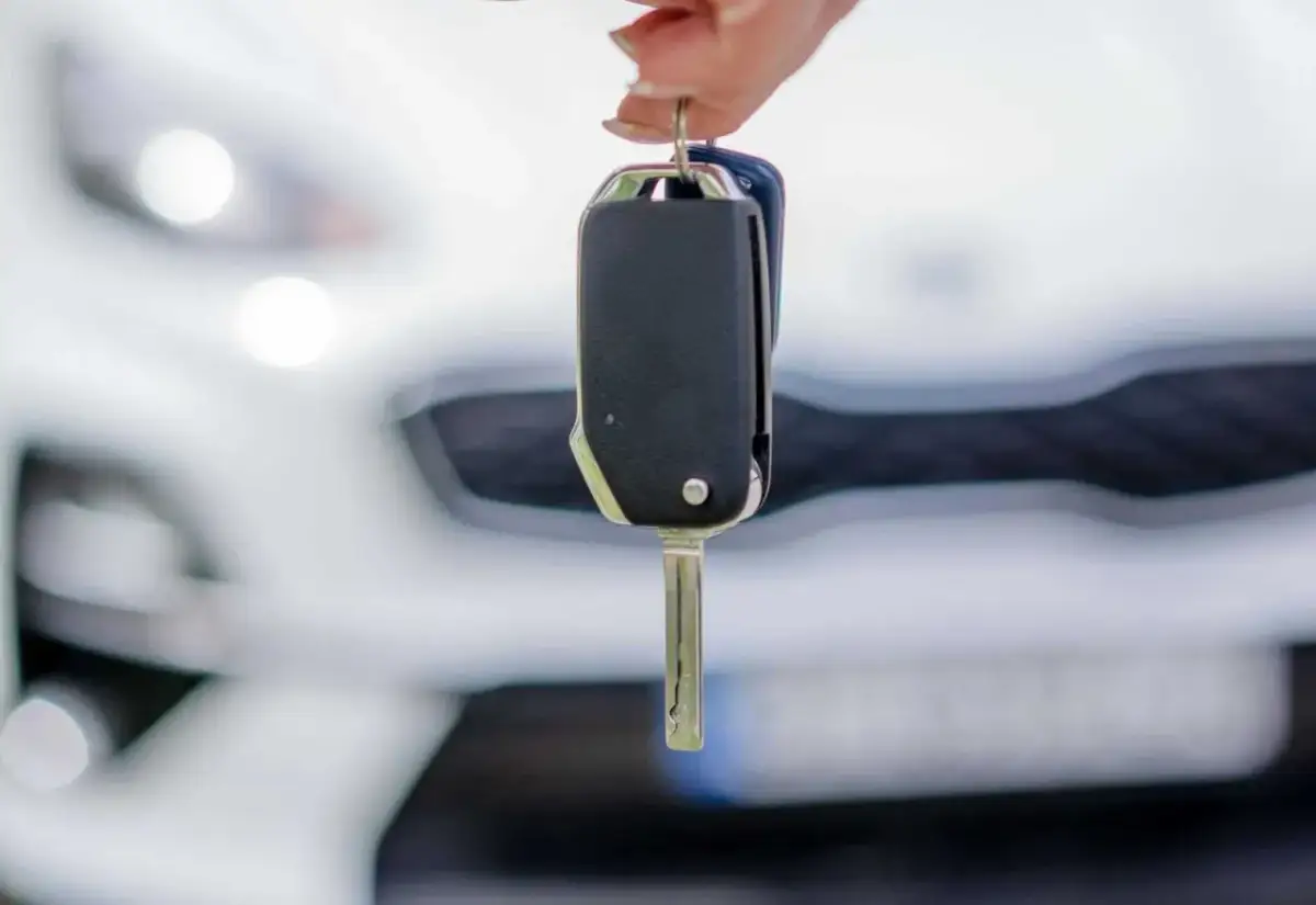 Kluczyki do auta wiszą na palcu. Zastanawiasz się, jak sprzedać auto w leasingu? To prostsze niż myślisz!