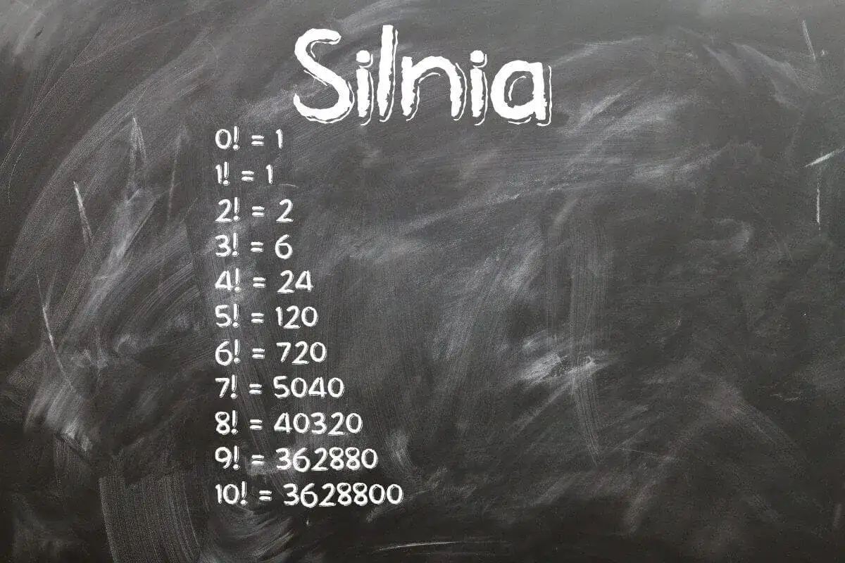 Napis "Silnia" i lista obliczeń silni od 0! do 10! na tablicy.