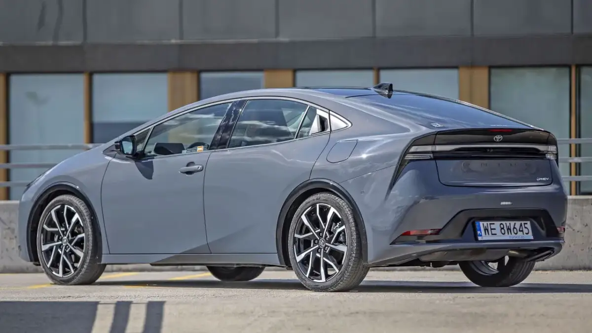Ile kosztuje nowy Prius Plug-in Hybrid? Cennik, dopłaty, TCO