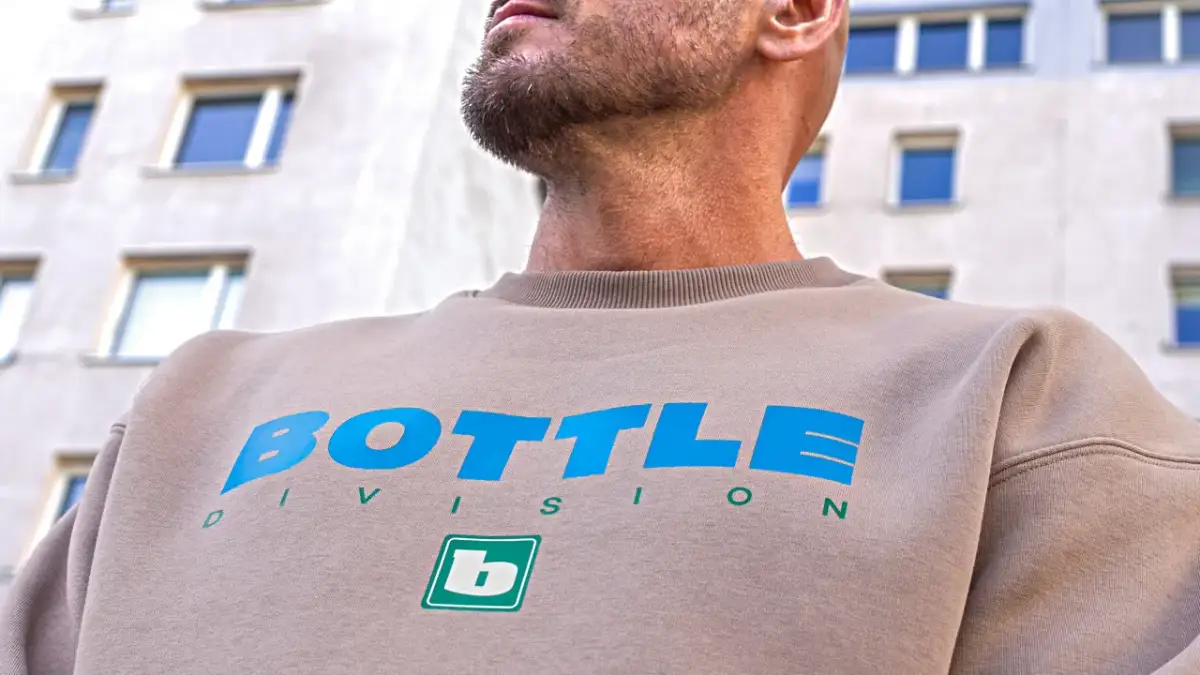 Bluza butelkowa zieleń: gdzie kupić? Przewodnik i stylizacje