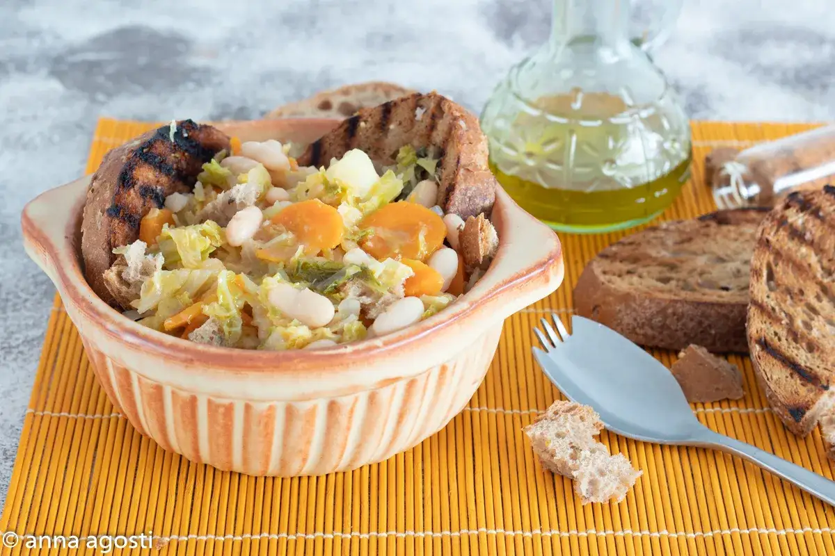 Minestra di Pane Veloce: Ricetta Pronta in 30 Minuti | Segreti Anti-Spreco