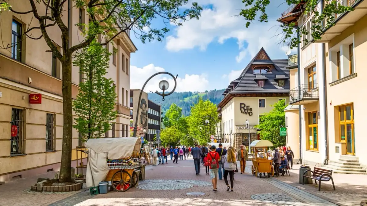 Zakopane Krupówki: Atrakcje, jedzenie, parking. Planuj wizytę!