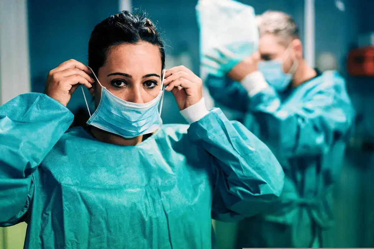 Ile zarabia chirurg ortopeda? Od 15 do ponad 100 tys. zł!
