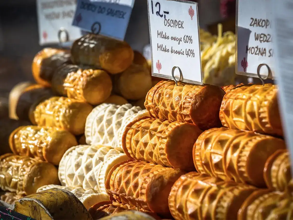 Jak smakuje oscypek? Odkryj jego wyjątkowy smak i idealne parowanie