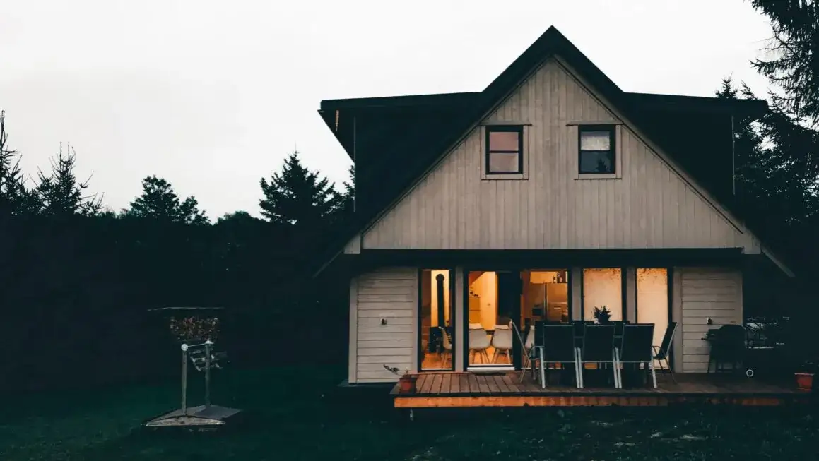 Na starość dom czy mieszkanie? Sprawdź, co wybrać dla komfortu