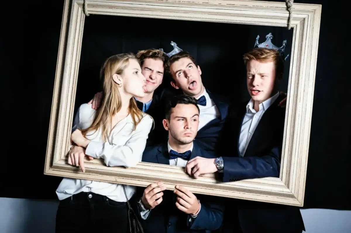 Fotobudka: Co to jest i dlaczego musisz ją mieć na swojej imprezie?