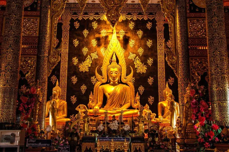 Buddyzm charakterystyka: kluczowe zasady i różnorodność tradycji