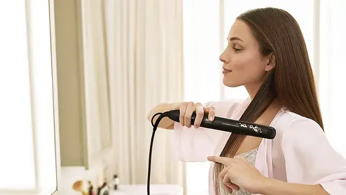 Jak używać prostownicy, aby uniknąć zniszczenia włosów i uzyskać idealny efekt