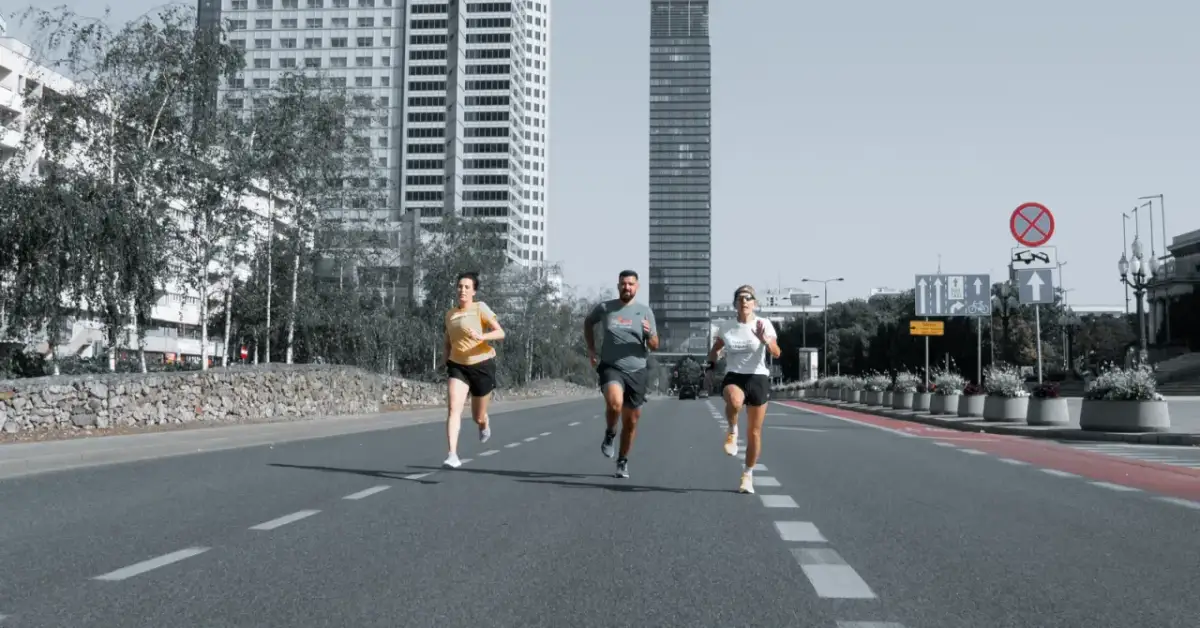 Ile biegać tygodniowo, aby uniknąć kontuzji i poprawić wyniki?