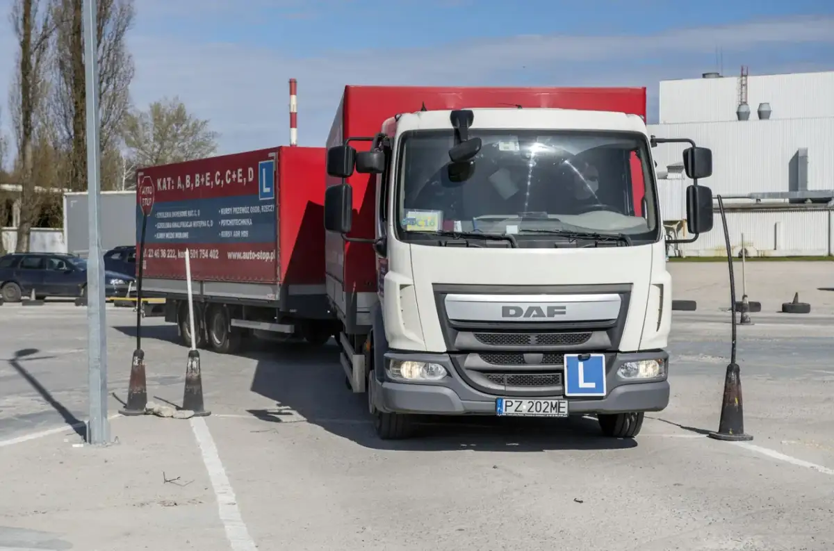 Czy w wojsku można zrobić prawo jazdy? Wszystko, co musisz wiedzieć!