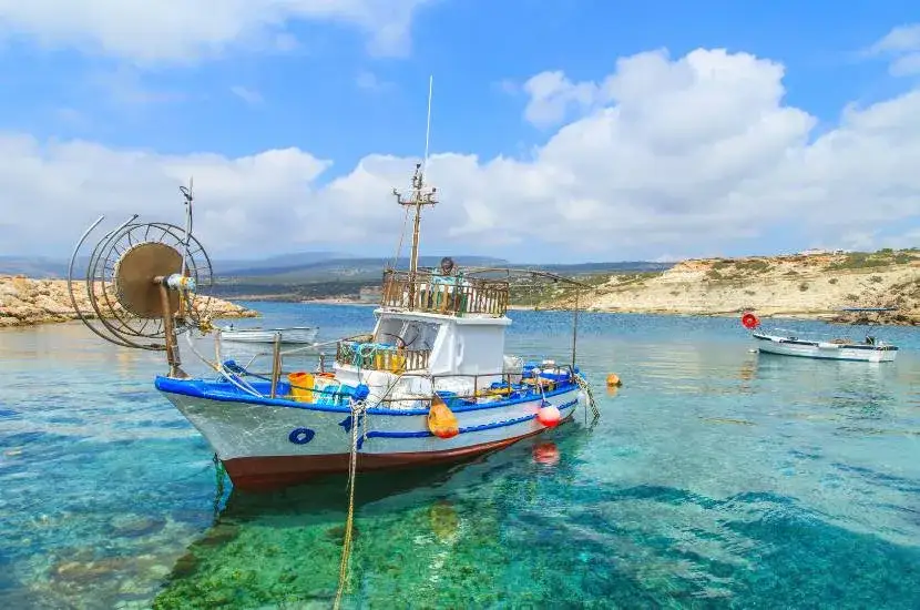Ile dokładnie trwa lot z Warszawy do Pafos? Sprawdź czas podróży na Cypr!