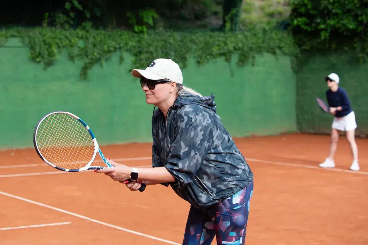 Tenis: Czy można odbić piłkę nogą? Oficjalne zasady ITF