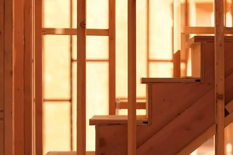 Jak zamontować schody drewniane: 5 kroków do idealnego efektu bez błędów