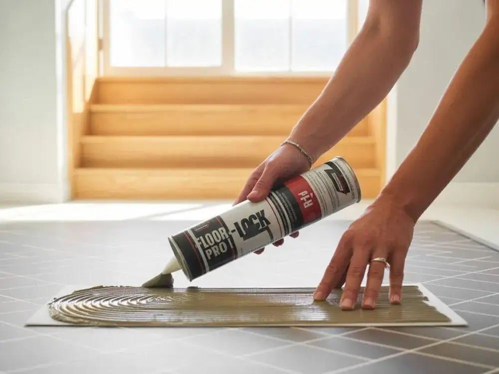 Jaki klej do paneli podłogowych? 4 kroki do idealnej podłogi