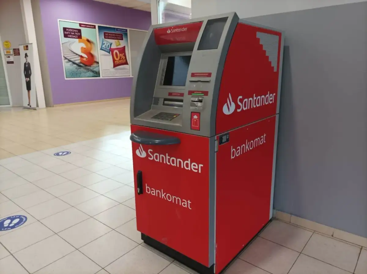 Bankomaty w Tomaszowie Mazowieckim - Gdzie je znaleźć i jak działają?
