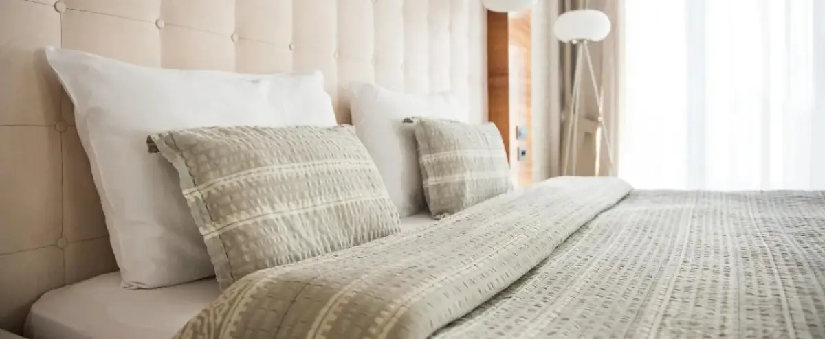 Jakie wypełnienie do poduszek dekoracyjnych? Wybierz najlepsze opcje