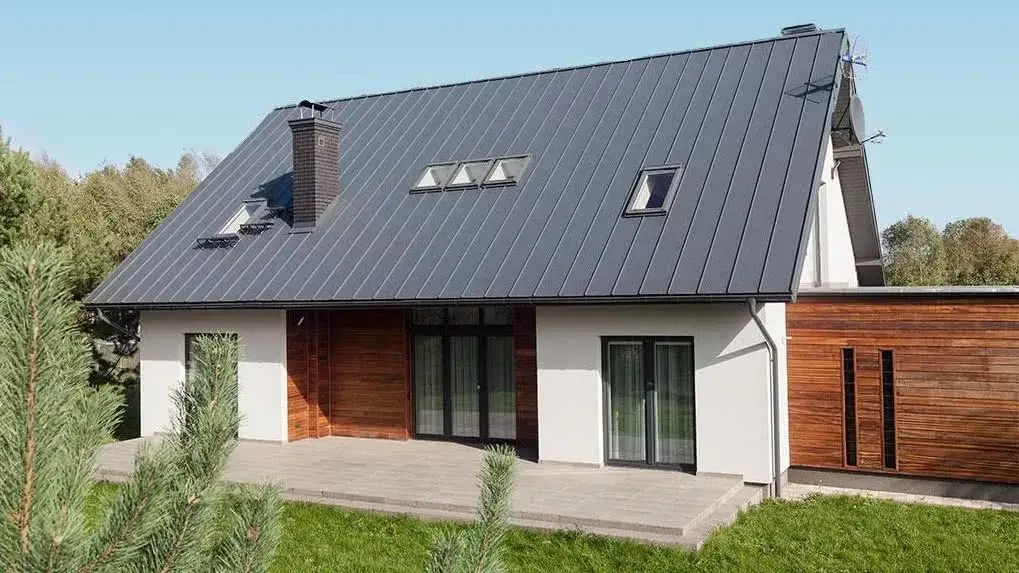 Ile gwoździ na m2 dachu? Sprawdź, jak uniknąć błędów przy mocowaniu pokrycia