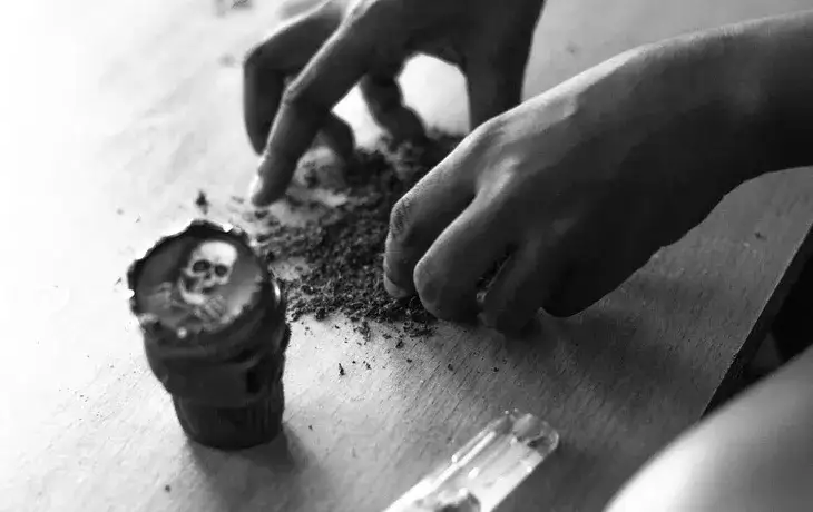 Jak amfetamina niszczy skórę? Odzyskaj zdrowy wygląd!