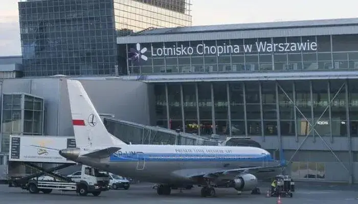 Jak odebrać kogoś z lotniska Chopina samochodem bez stresu i opłat