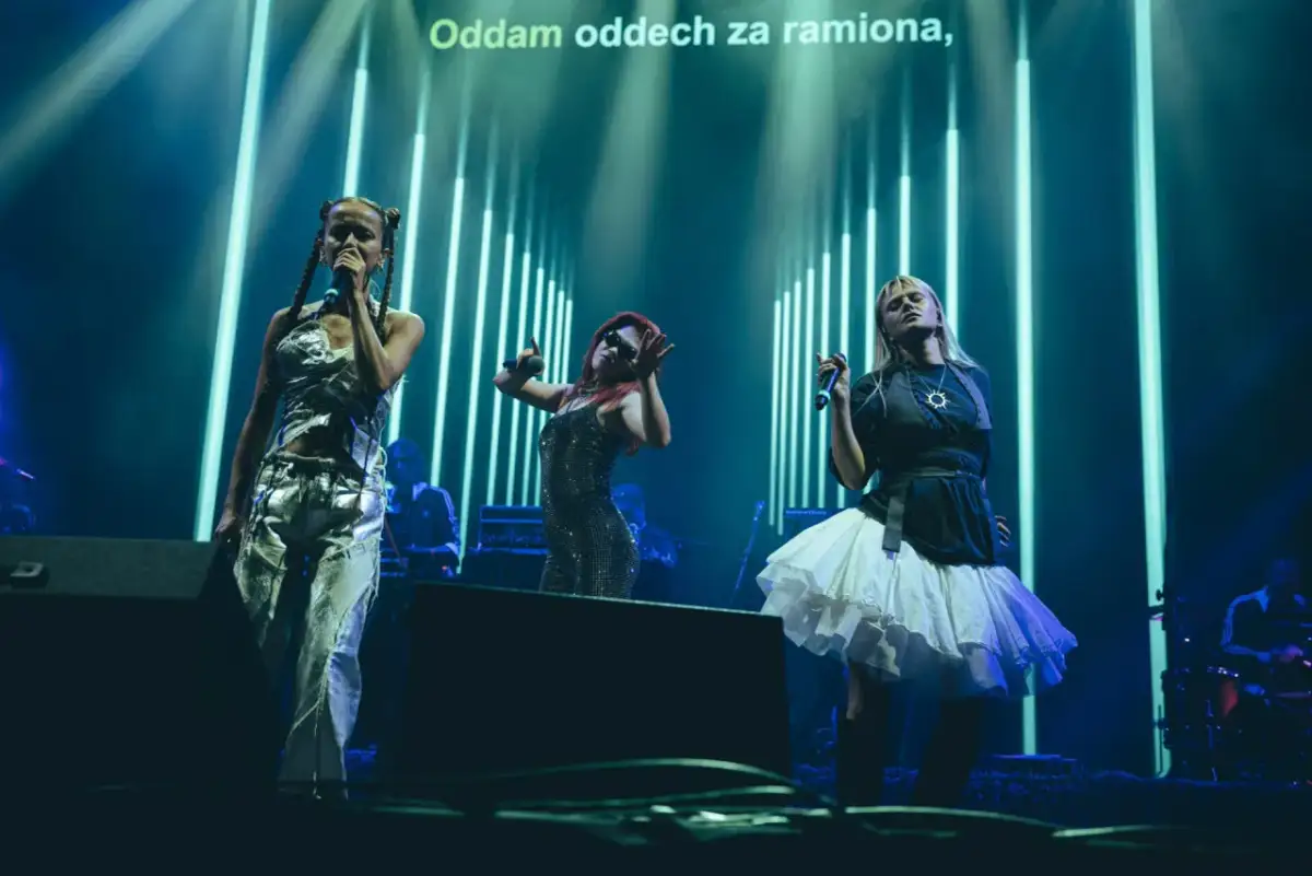 Kto śpiewa kobiety są gorące? Poznaj artystę i jego przebój