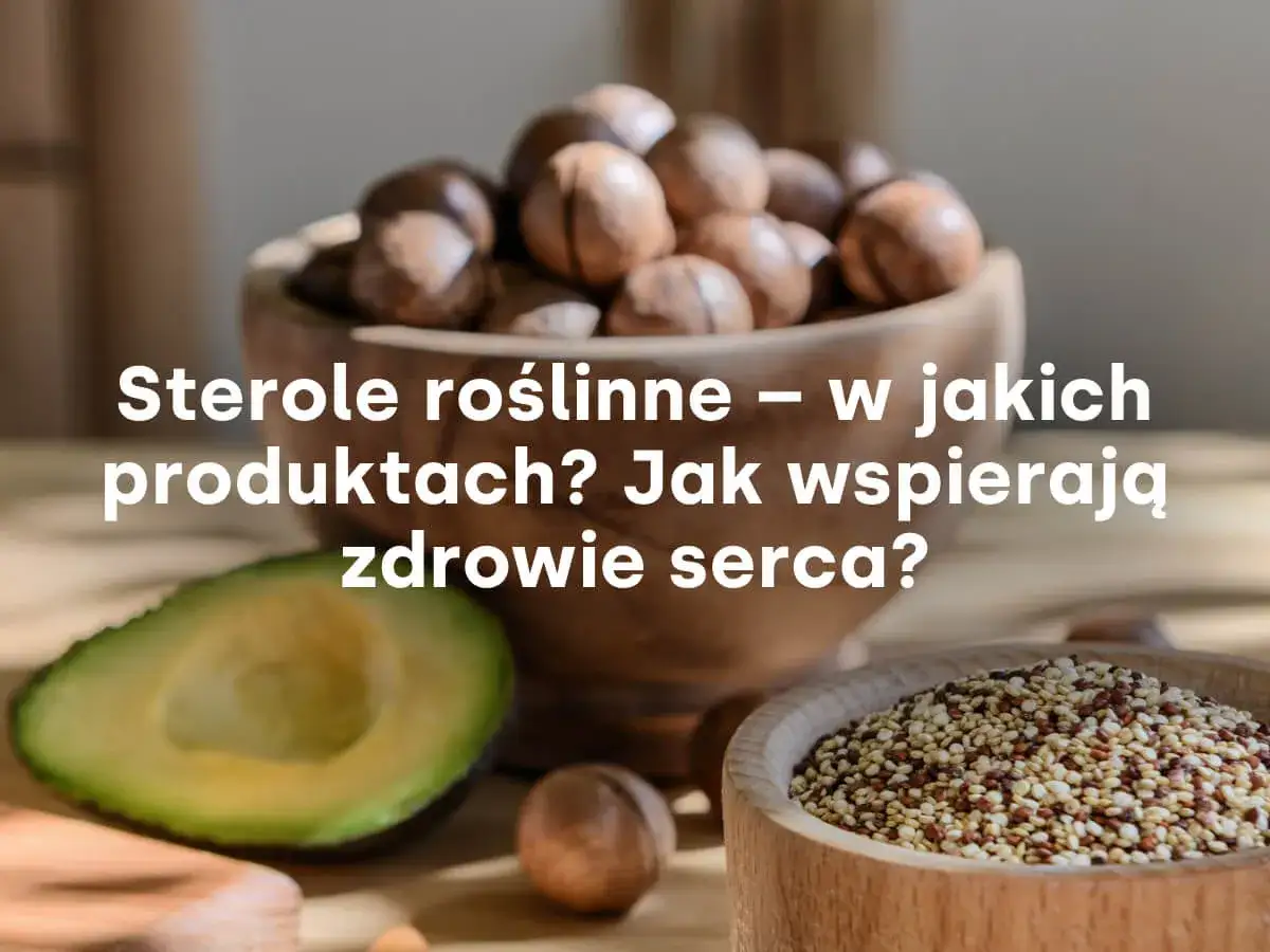 Awokado, orzechy i komosa ryżowa w drewnianych miseczkach.