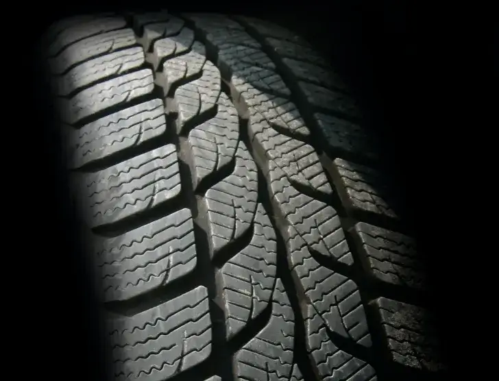 Kiedy opona jest do wymiany? Poznaj kluczowe oznaki i wskazówki