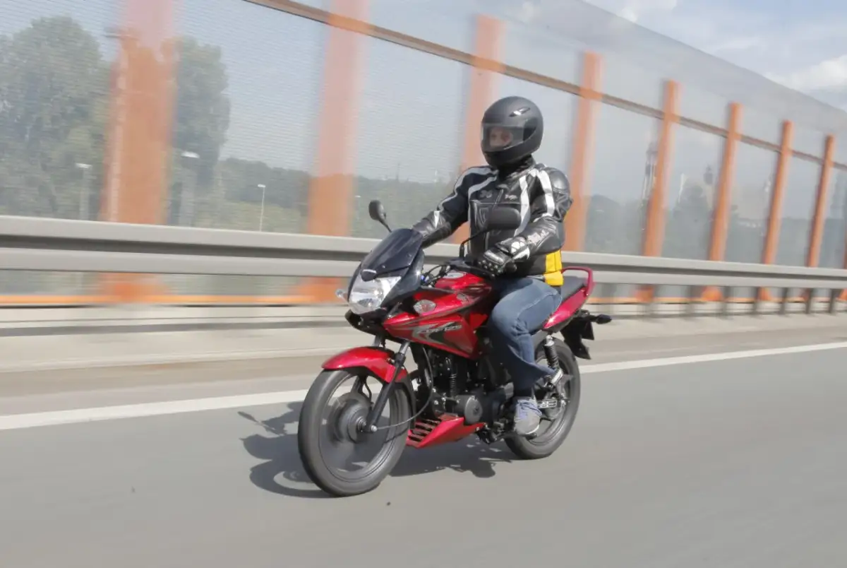 Czy po autostradzie można jechać motocyklem? Sprawdź ważne przepisy