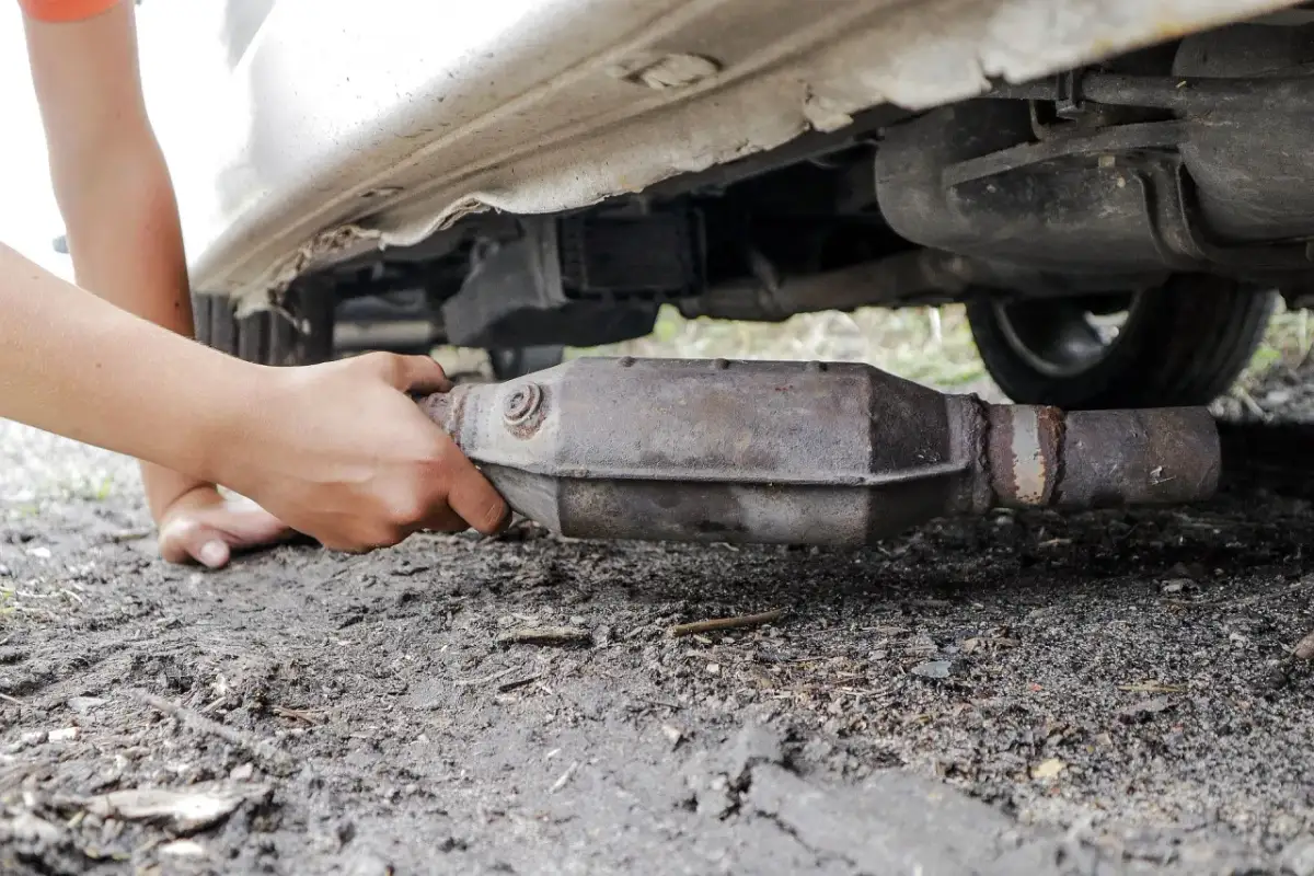 Katalizator w dieslu: czyścić czy wymieniać? Poznaj prawdę!