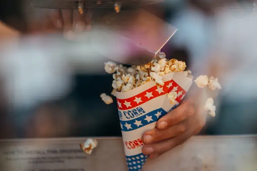 Czy do kina można wnosić własne jedzenie? Sprawdź zasady i wyjątki