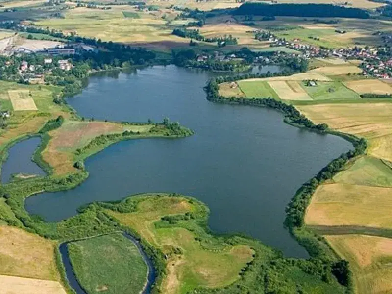 Jezioro Ostrowieckie: najpiękniejsze miejsca na wędkowanie i relaks