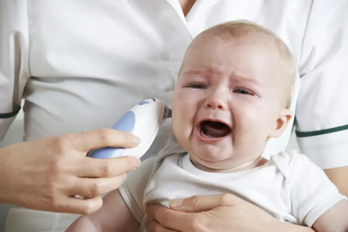 Ból ucha przy karmieniu: Co jest bezpieczne dla Ciebie i dziecka?