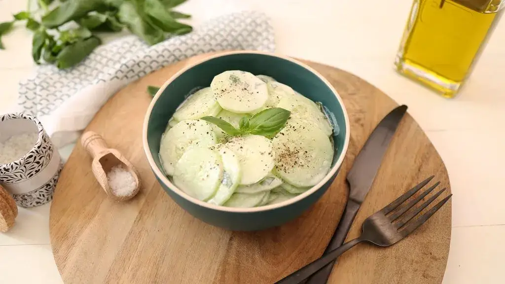 Salade de concombre : 10 recettes fraîches et astuces d'expert