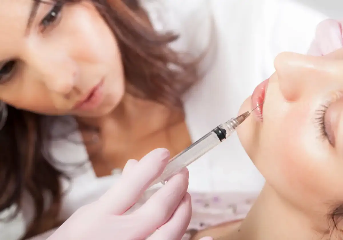 Alergia na kwas hialuronowy? Co naprawdę uczula i jak się chronić.